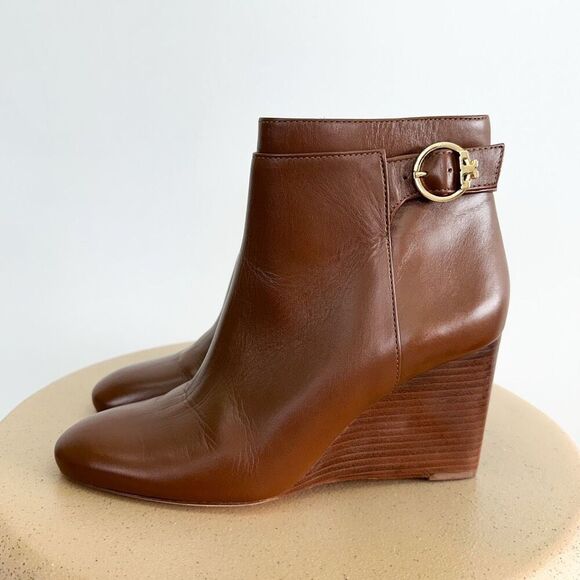 Tory Burch Women’s Sofia Cognac Leather Wedge Zip Almond Toe Ankle Bootie - Picture 1 of 13